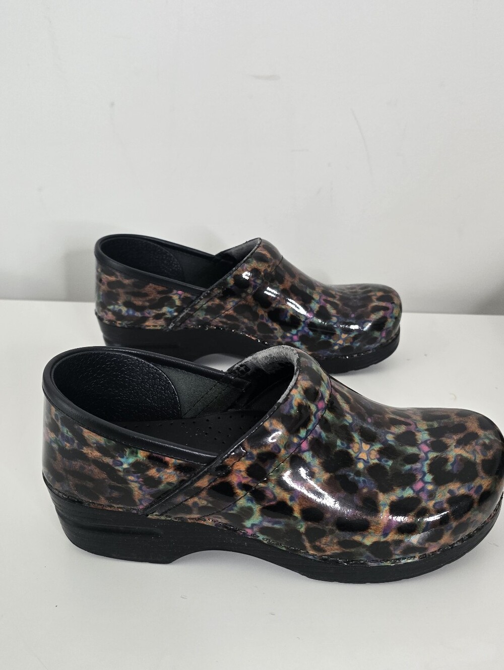 Dansko Professional Iridescent Leopard Rainbow Clogs Patent Leather Mule Size 40 - Picture 7 of 12